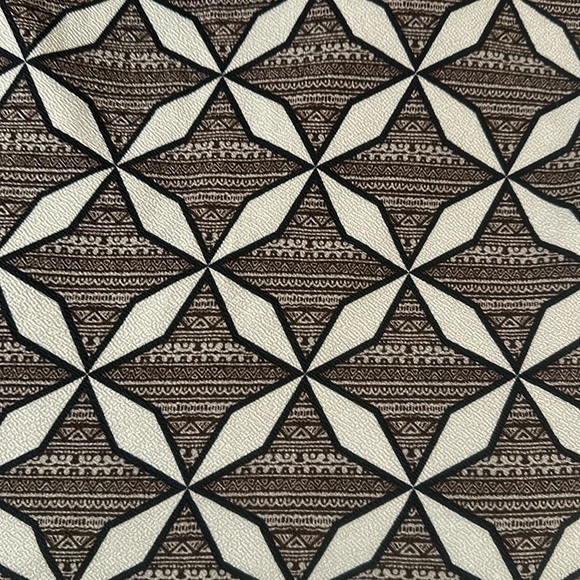 LuLaRoe Women’s Cassie Pencil Skirt/Size: XL /Color: Gray-Black Geometric (NWT) - Picture 4 of 7